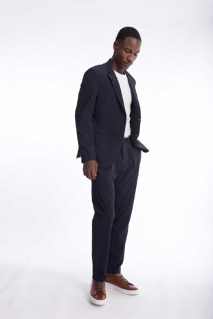 Traje Rafael Cure Travel Tech, elástico, antiarrugas y resistente al agua. Slim fit cómodo, ideal para viajes y uso diario.