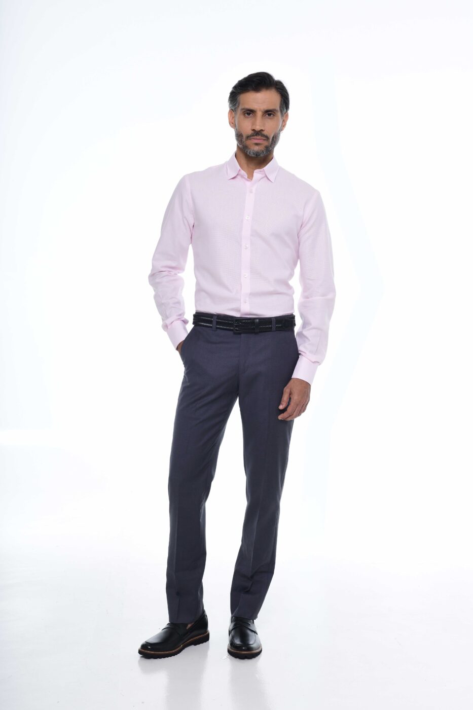 Camisa para hombre en 100% algodón. Fresca, cómoda y elegante con corte classic fit y cuello button under.