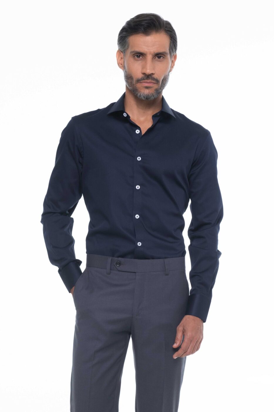 Camisa para hombre en algodón pima stretch. Suave, fresca y cómoda con corte slim fit y acabado premium.