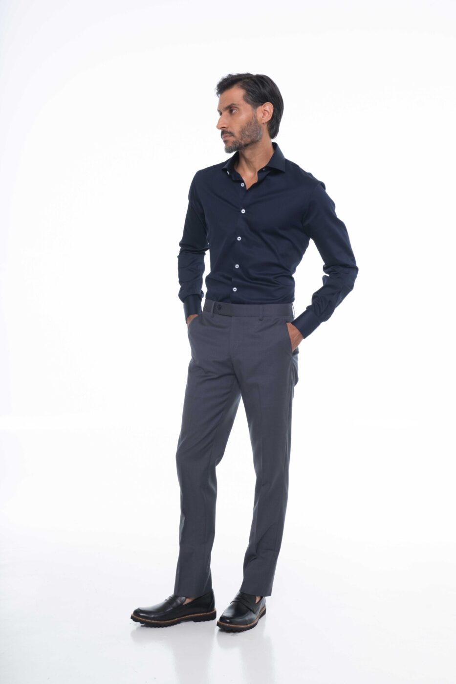 Camisa para hombre en algodón pima stretch. Suave, fresca y cómoda con corte slim fit y acabado premium.