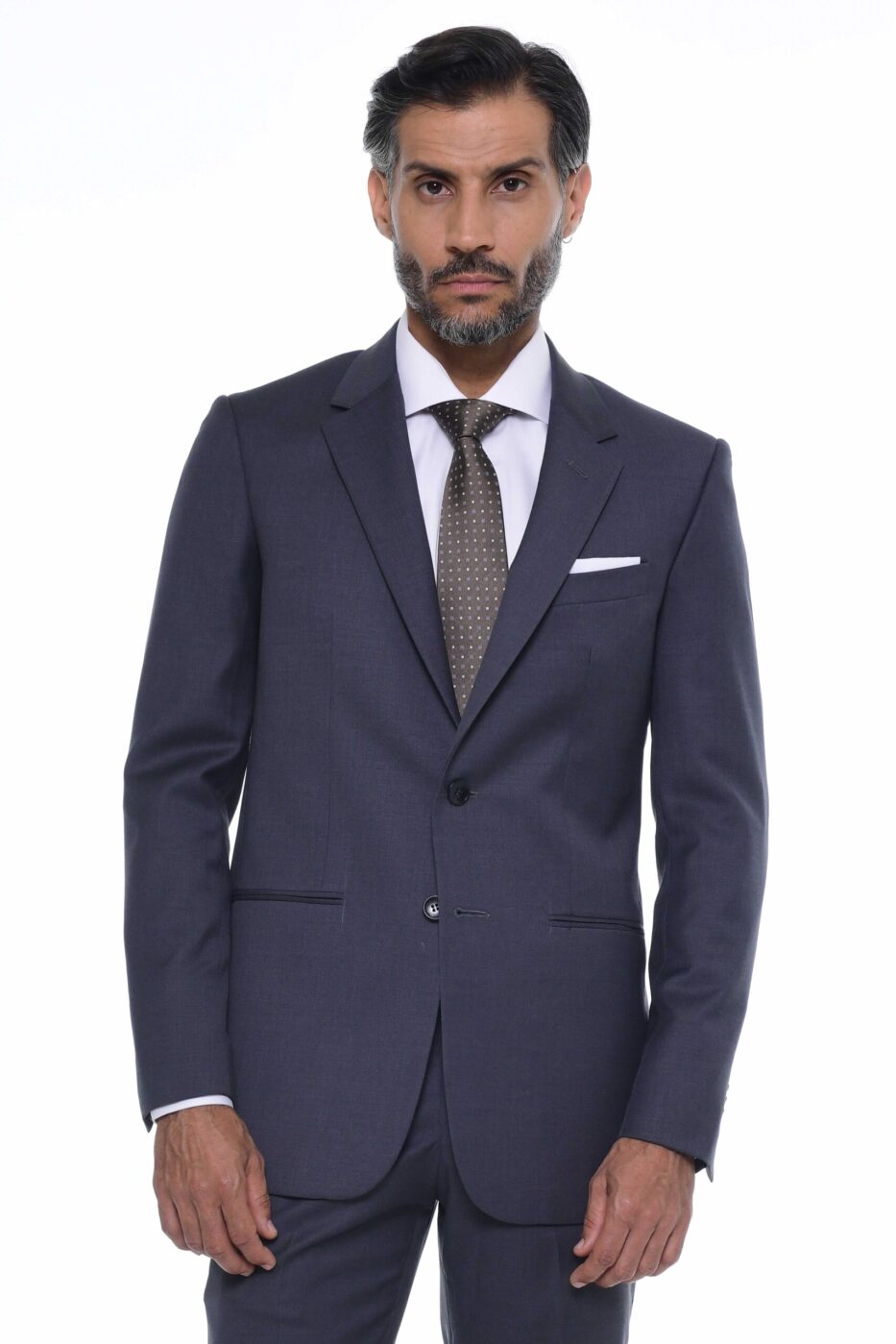 Traje para hombre en mezcla de lana. Chaqueta clásica y pantalón semi slim fit con elegancia y confort.