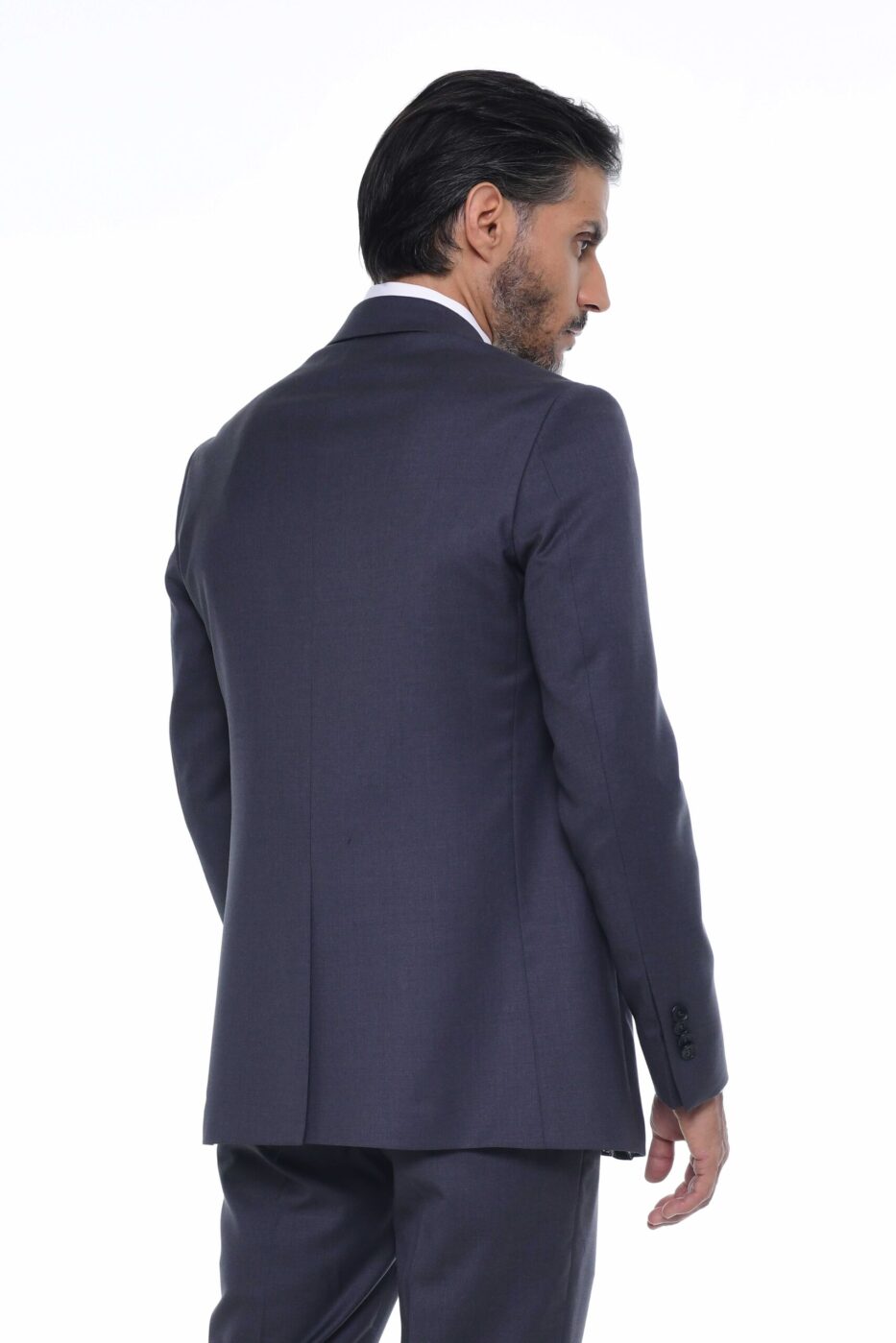 Traje para hombre en mezcla de lana. Chaqueta clásica y pantalón semi slim fit con elegancia y confort.