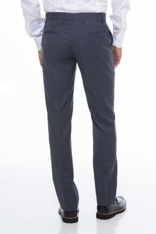 Traje para hombre en mezcla de lana. Chaqueta clásica y pantalón semi slim fit con elegancia y confort.