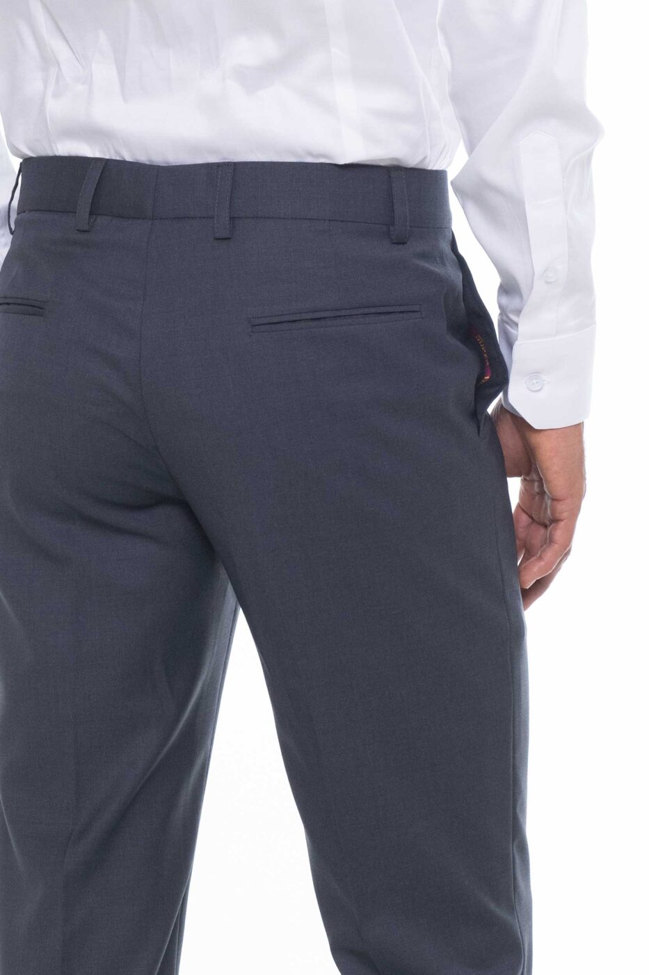 Traje para hombre en mezcla de lana. Chaqueta clásica y pantalón semi slim fit con elegancia y confort.